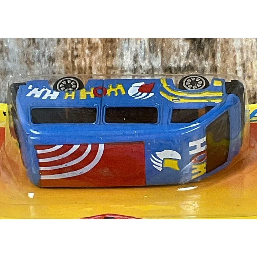 Die-Cast 1/64 Swift Runner Blue Van